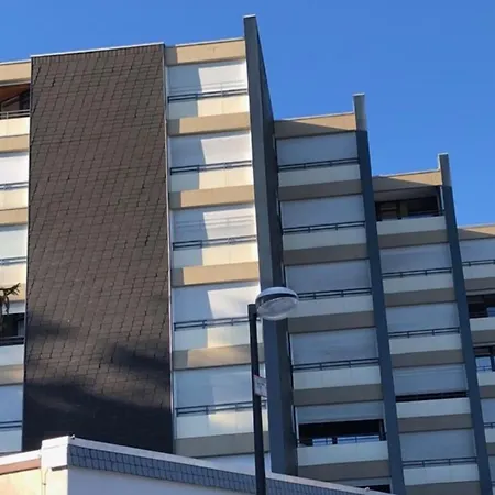Sports Tower Apartment *